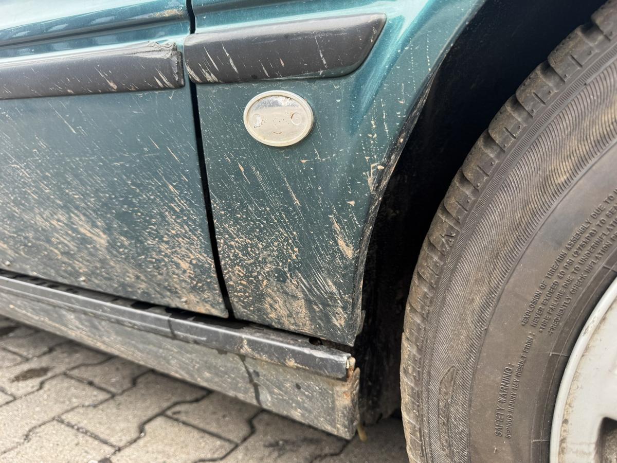 Audi 80 B4 original Kotfl&uuml;gel vorn links schlecht nachlackiert Bj.1993